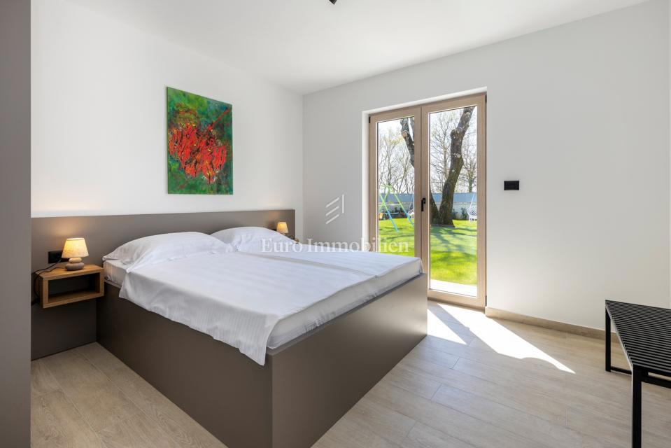 Labin - nova vila z bazenom, mirna lokacija