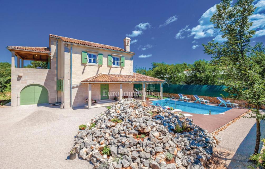 Hiša z bazenom na mirni lokaciji - otok Krk