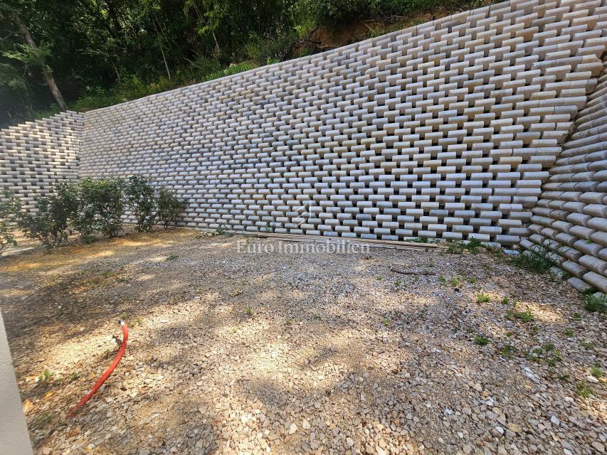 Stanovanje v novogradnji 150 metrov od morja