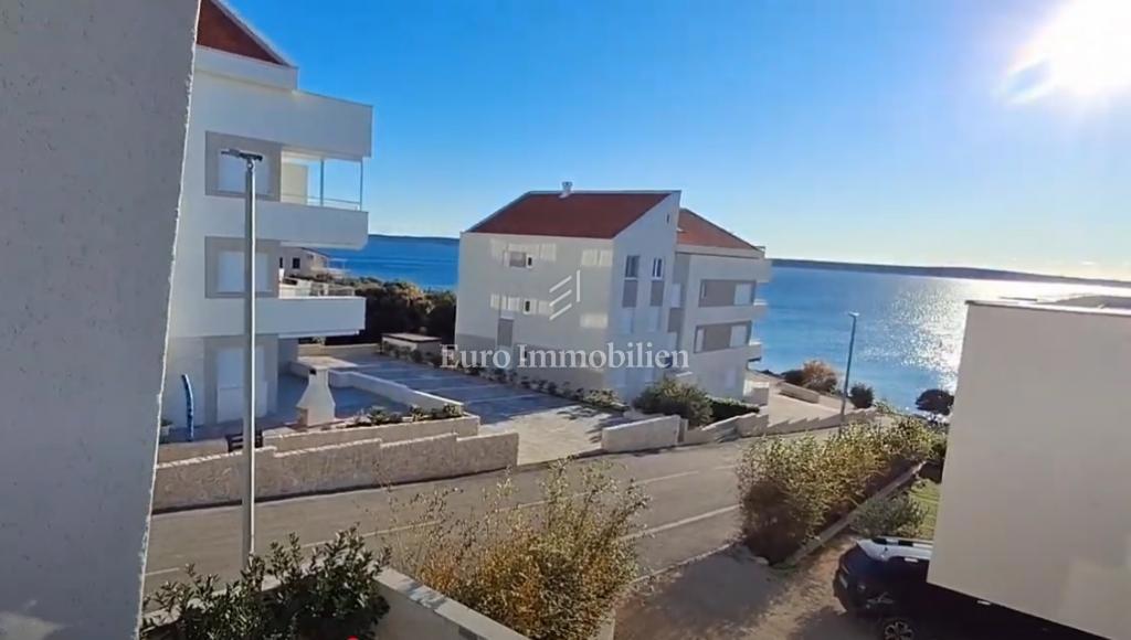 Mandre - apartma z bazenom in vrtom, blizu plaže