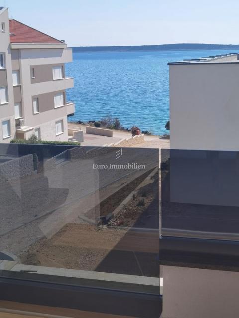 Mandre - apartma z bazenom in vrtom, blizu plaže