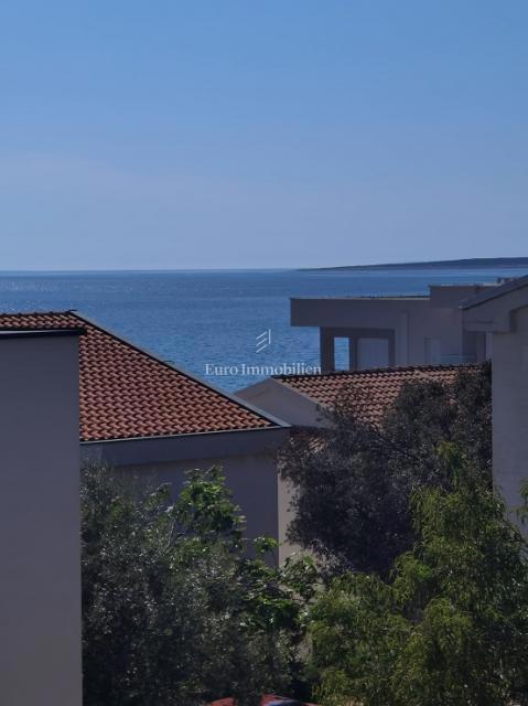 Mandre - apartma z bazenom in vrtom, blizu plaže