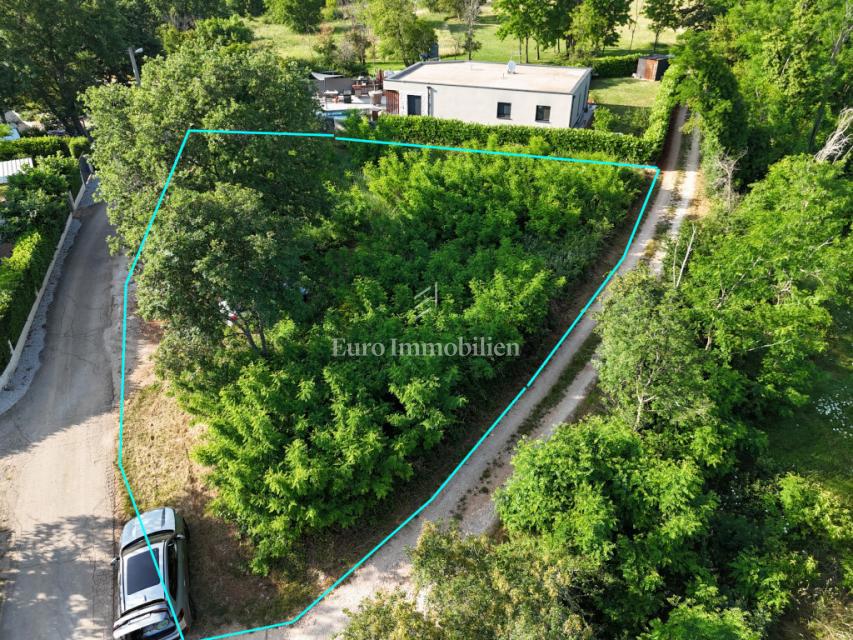 Poreč - gradbeno zemljišče s projektom
