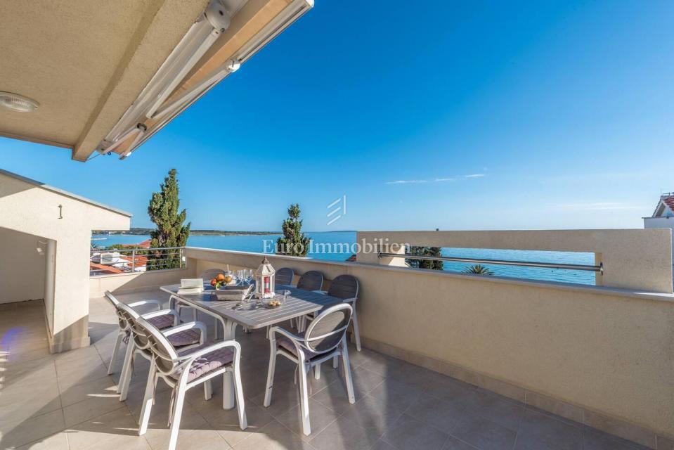 Novalja - penthouse 1. vrsta do morja