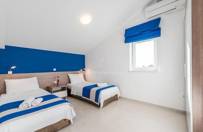 Novalja - penthouse 1. vrsta do morja