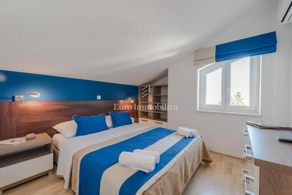 Novalja - penthouse 1. vrsta do morja