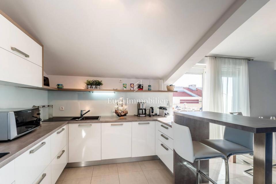 Novalja - penthouse 1. vrsta do morja