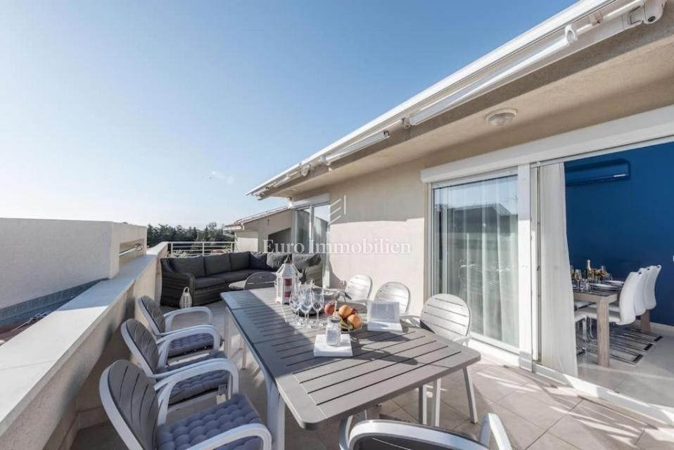 Novalja - penthouse 1. vrsta do morja