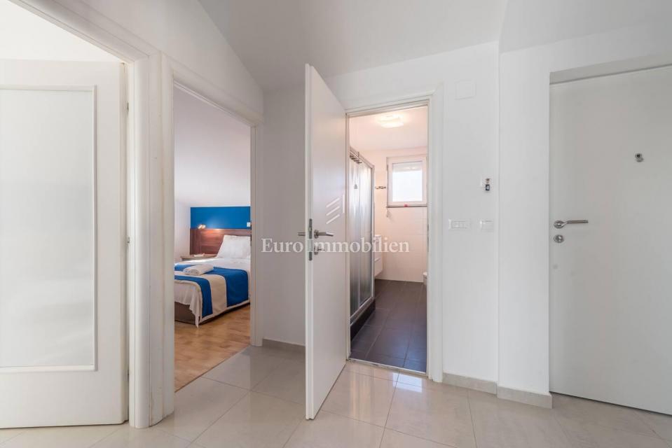 Novalja - penthouse 1. vrsta do morja