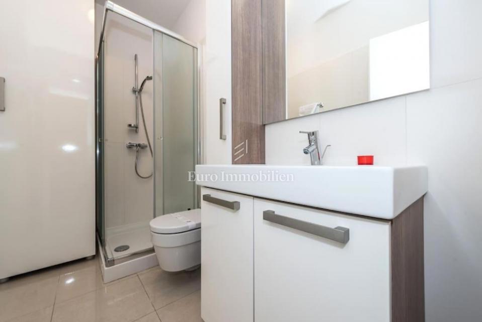 Novalja - penthouse 1. vrsta do morja