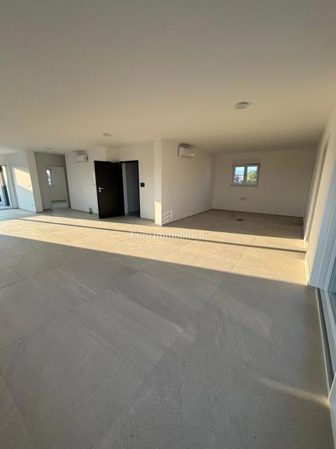 Privlaka - apartma blizu plaže, novogradnja