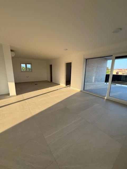 Privlaka - apartma blizu plaže, novogradnja