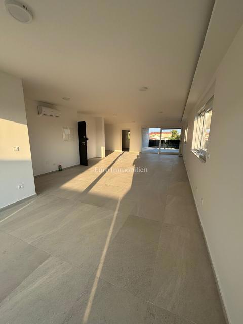 Privlaka - apartma blizu plaže, novogradnja