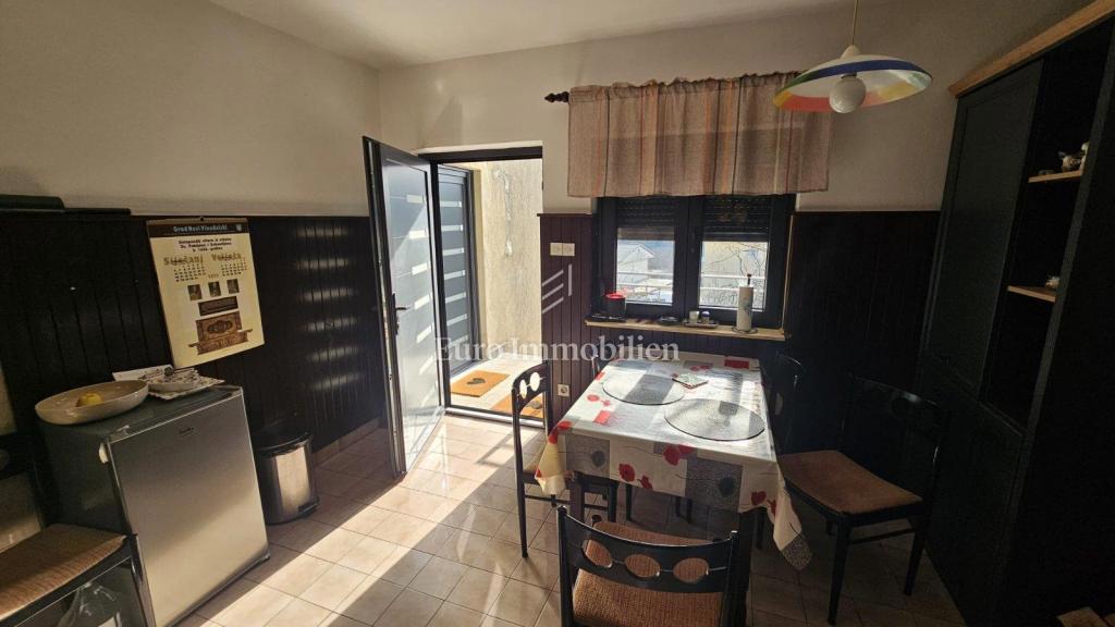 Novi Vinodolski - apartma in dve garsonjeri