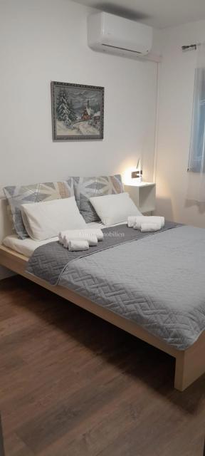 Vodice - hiša s parkiriščem na vrhunski lokaciji