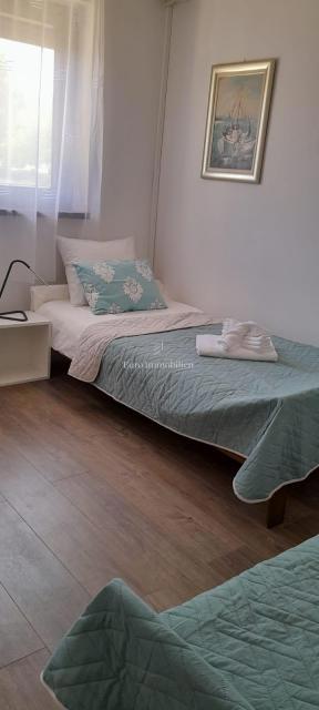 Vodice - hiša s parkiriščem na vrhunski lokaciji