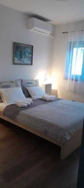 Vodice - hiša s parkiriščem na vrhunski lokaciji