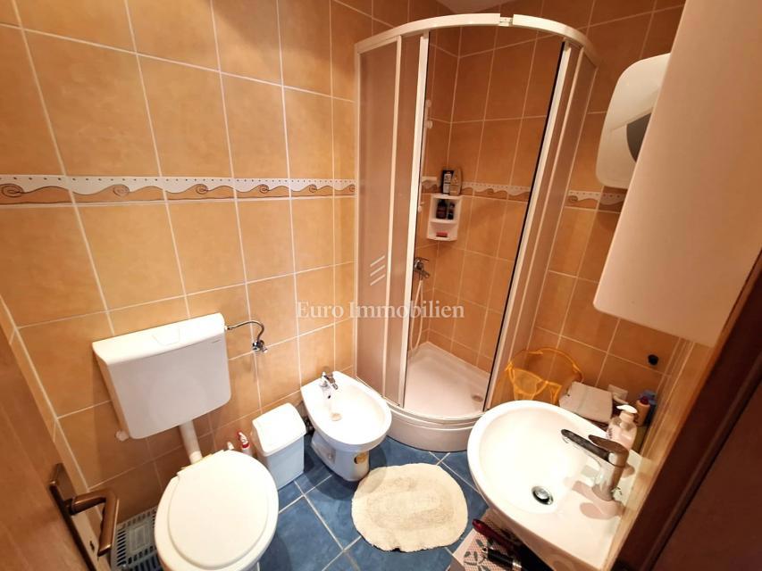 Hiša blizu morja z dvema apartmajema - Punat