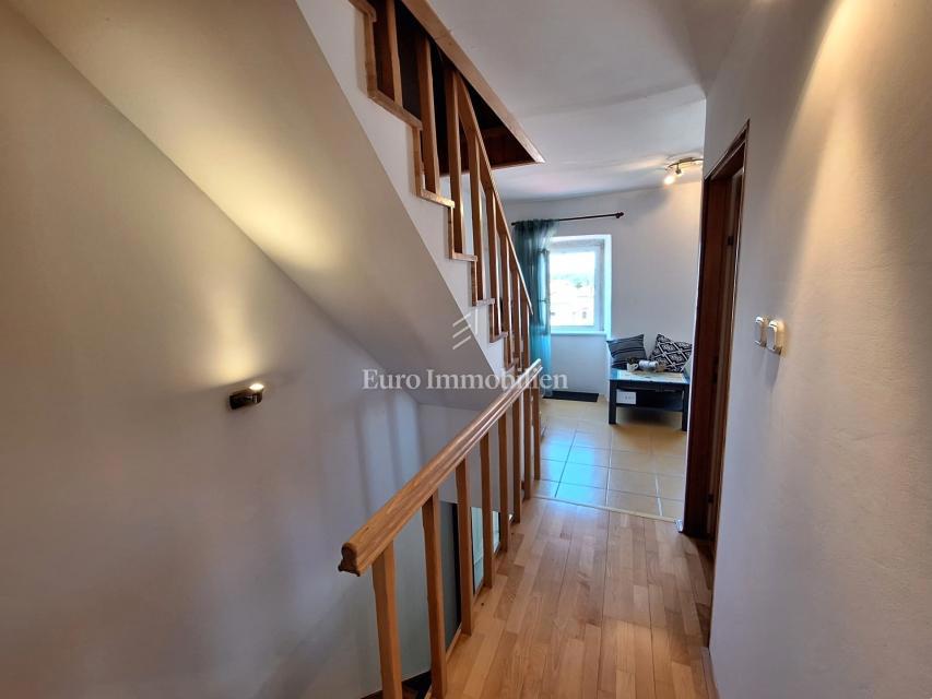 Hiša blizu morja z dvema apartmajema - Punat