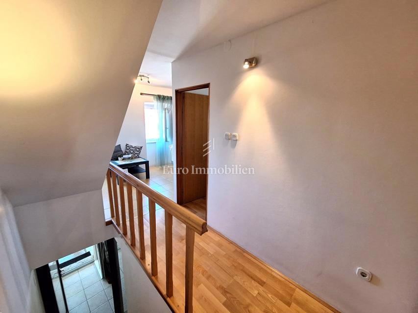 Hiša blizu morja z dvema apartmajema - Punat