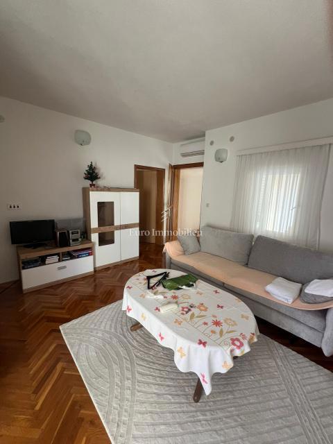 Vir - samostojna hiša v bližini morja