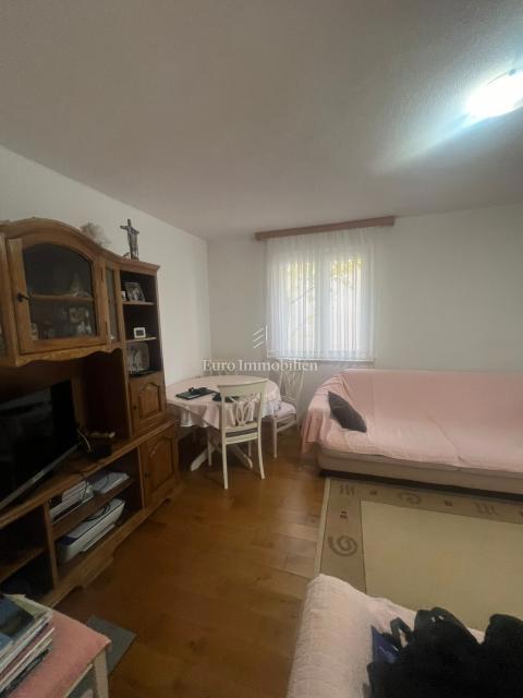 Vir - samostojna hiša v bližini morja