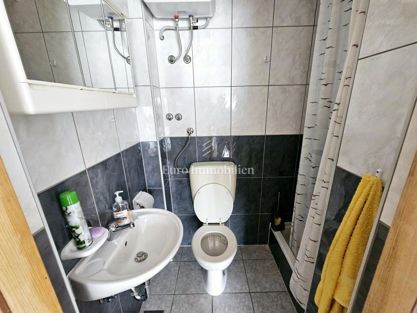 Hiša s tremi apartmaji v bližini Malinske, otok Krk