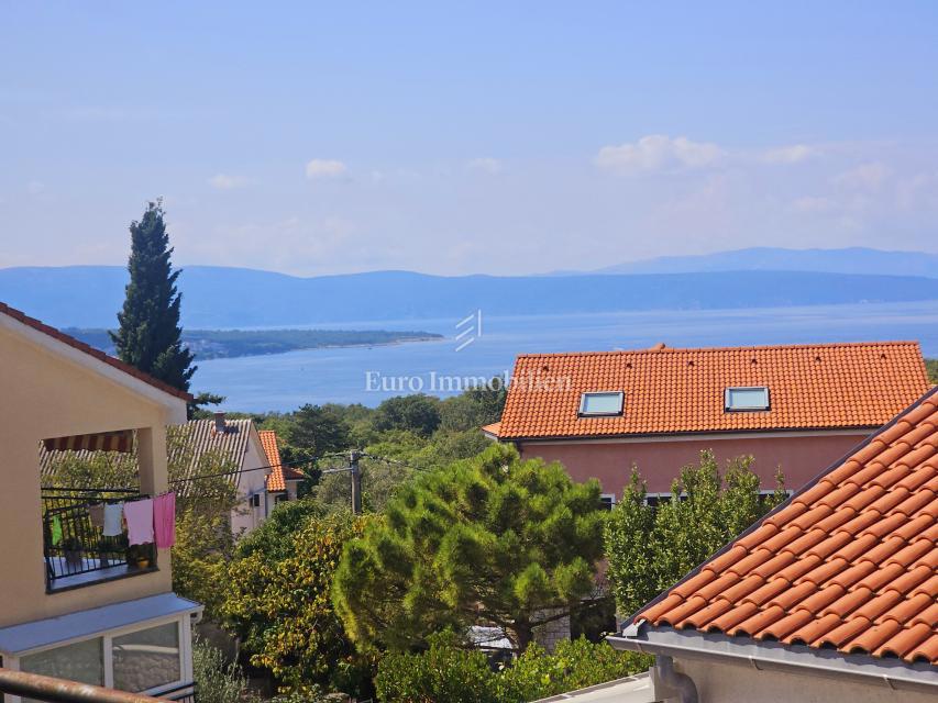 Hiša s tremi apartmaji v bližini Malinske, otok Krk