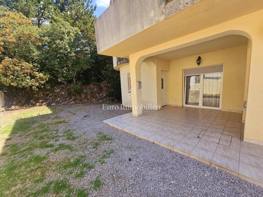 Hiša s tremi apartmaji v bližini Malinske, otok Krk