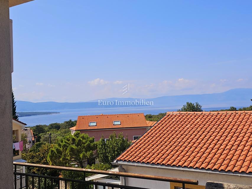 Hiša s tremi apartmaji v bližini Malinske, otok Krk