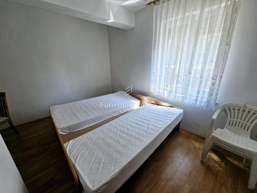 Hiša s tremi apartmaji v bližini Malinske, otok Krk
