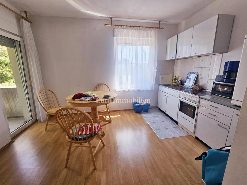 Hiša s tremi apartmaji v bližini Malinske, otok Krk