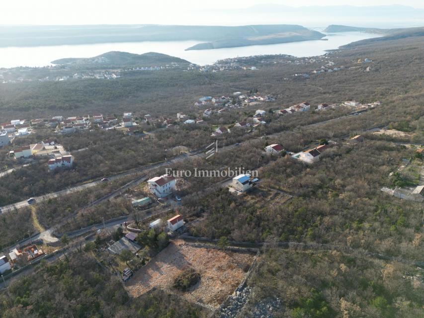 Jadranovo zemljišče z gradbenim dovoljenjem