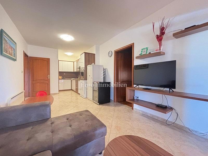 Stara Novalja – Pritlično stanovanje z veliko teraso