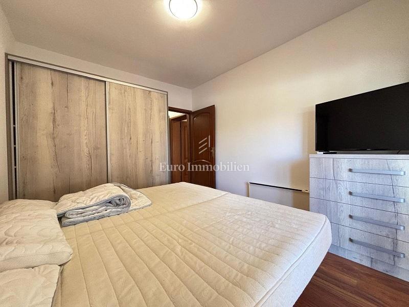 Stara Novalja – Pritlično stanovanje z veliko teraso