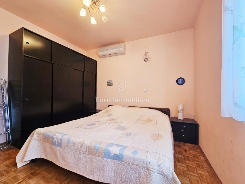 Njivice, trosobno stanovanje s čudovitim pogledom na morje!