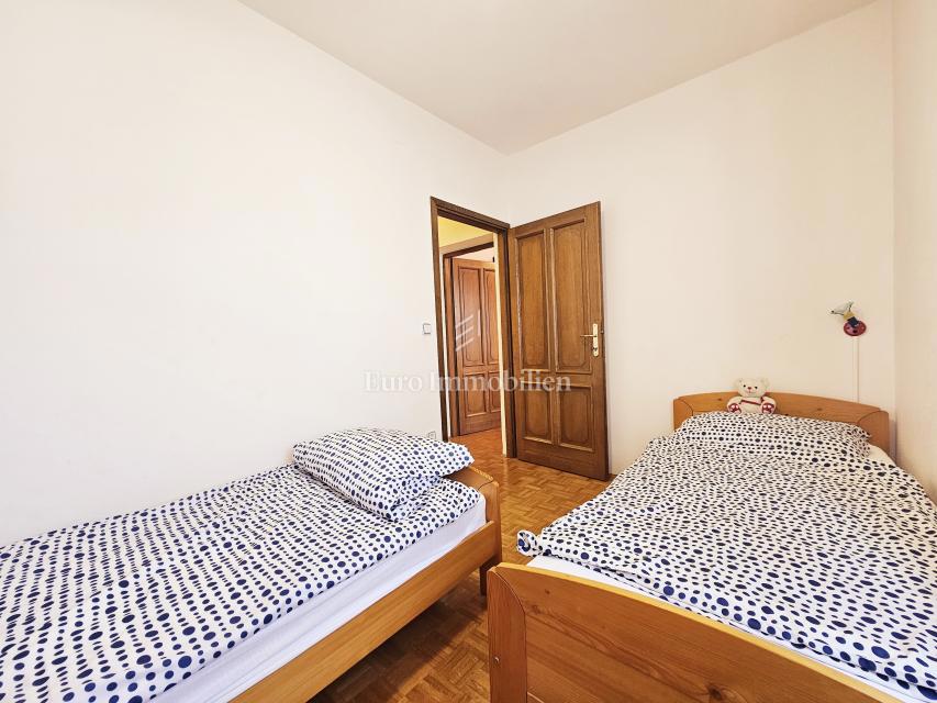 Njivice, trosobno stanovanje s čudovitim pogledom na morje!