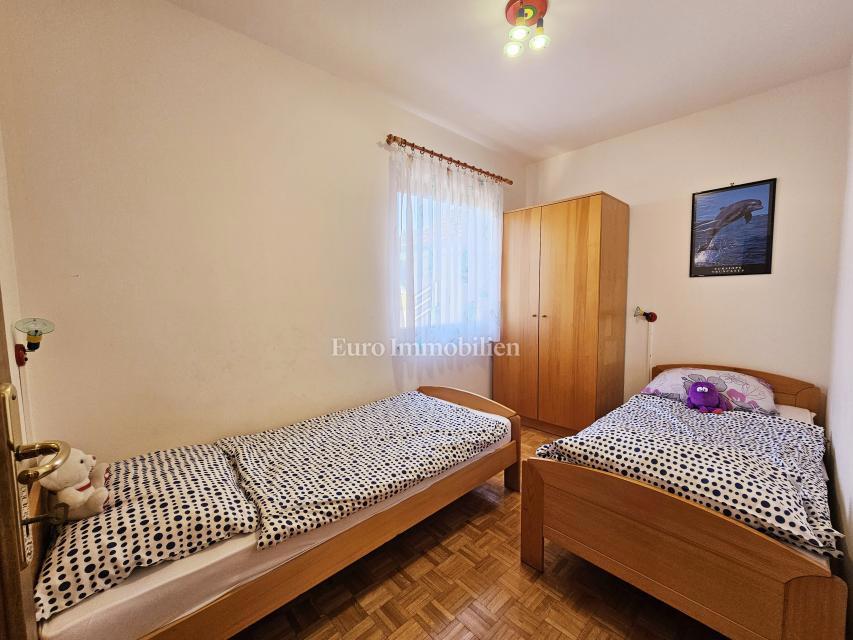 Njivice, trosobno stanovanje s čudovitim pogledom na morje!
