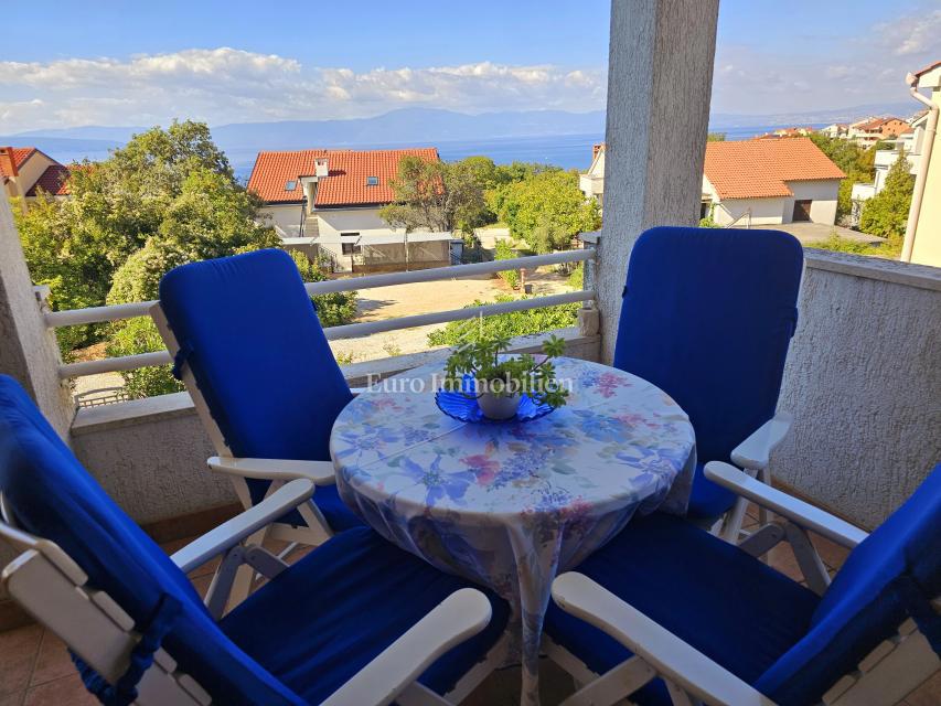 Njivice, trosobno stanovanje s čudovitim pogledom na morje!