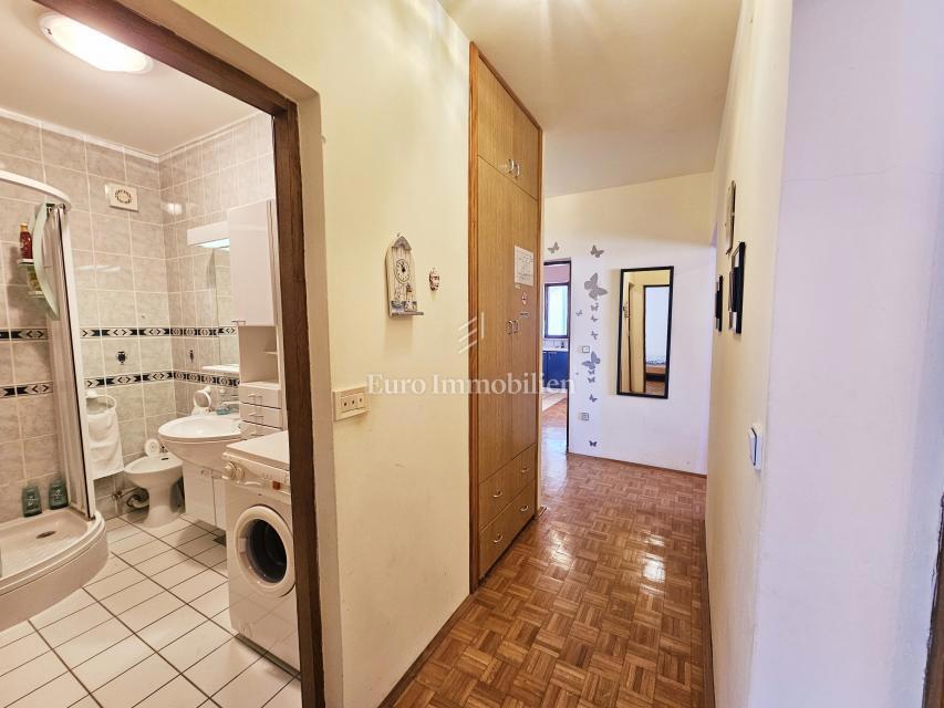 Njivice, trosobno stanovanje s čudovitim pogledom na morje!
