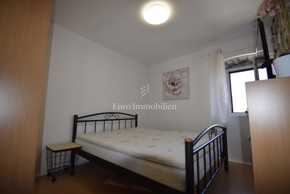 Kamnita Hiša z Razgledom na Morje