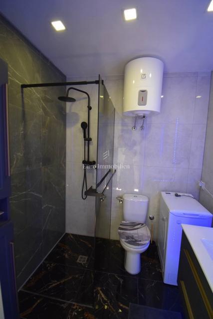 Kamnita Hiša z Razgledom na Morje