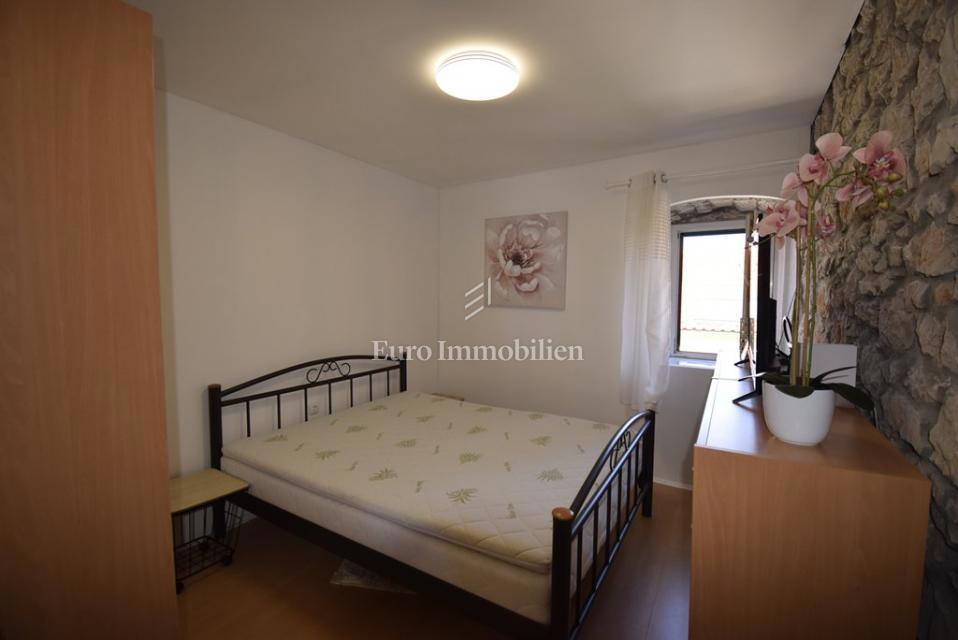 Kamnita Hiša z Razgledom na Morje