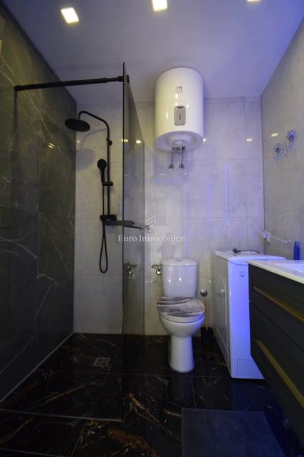 Kamnita Hiša z Razgledom na Morje