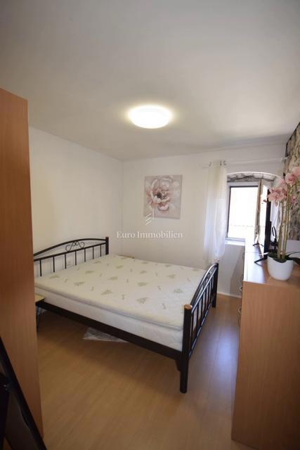 Kamnita Hiša z Razgledom na Morje