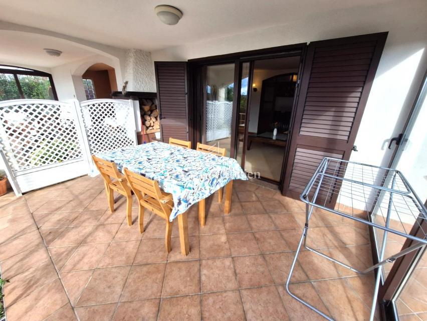 Punat, samostojna hiša z bazenom na dobri lokaciji