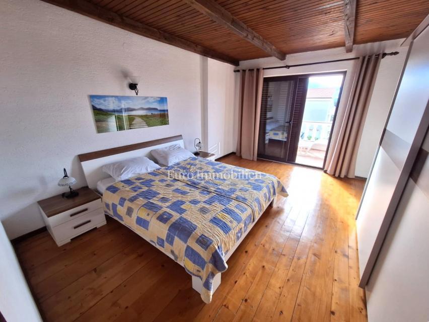 Punat, samostojna hiša z bazenom na dobri lokaciji