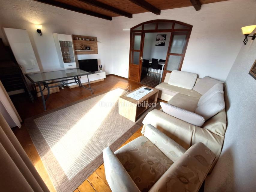 Punat, samostojna hiša z bazenom na dobri lokaciji