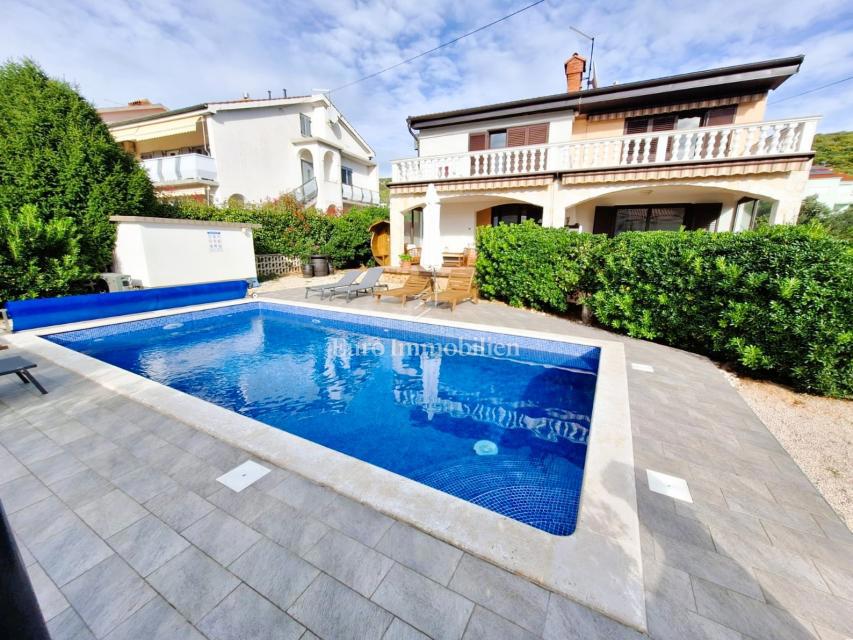 Punat, samostojna hiša z bazenom na dobri lokaciji