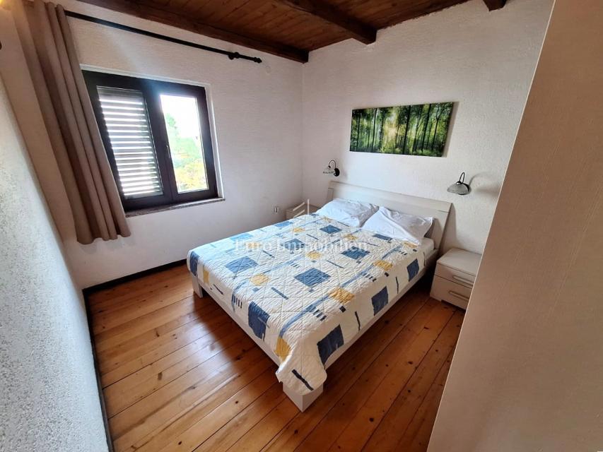 Punat, samostojna hiša z bazenom na dobri lokaciji